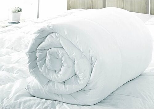 Taç Microfiber Yorgan Tek Kişilik Beyaz 155 x 195 cm Yumuşak ve Hafif Özellikli