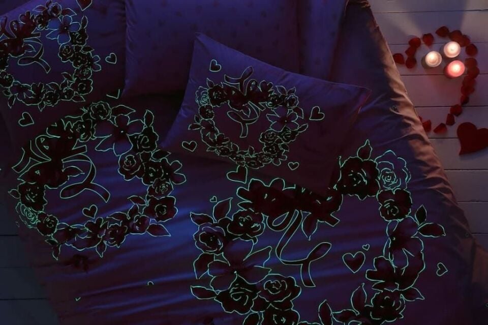Taç Glow Parlayan Çift Kişilik Nevresim Takımı Roses Pembe
